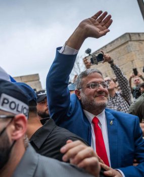 בן גביר בכניסה לבית המשפט. צילום: יונתן זינדל/פלאש 90