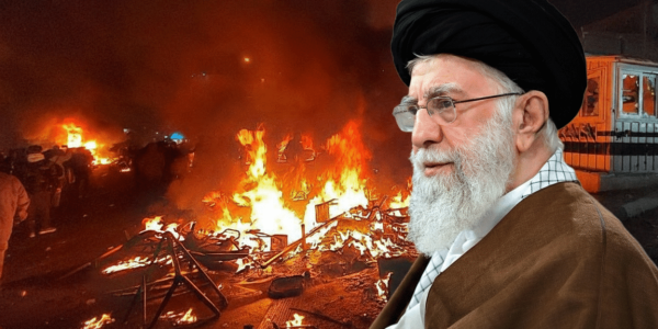 חמינאי על רקע ההפגנות. צילום: רשתות חברתיות ועיבוד AI