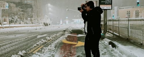 צלם 'המחדש' דוד קשת מתעד בשלג בעיר המקדש