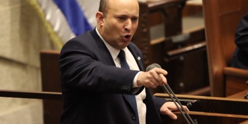 ראש הממשלה לשעבר נפתלי בנט במליאת הכנסת. צילום: יוני קניג, המחדש