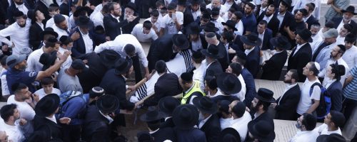 מסע הלויית הרב אורי זוהר// צילום: אוליבייה פיטוסי/פלאש 90