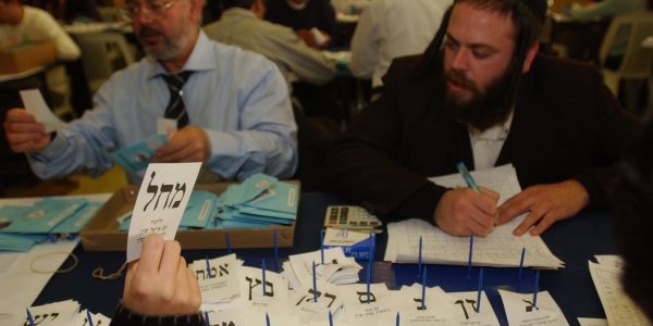 ספירת קולות צילום פלאש 90