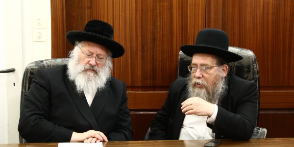 הגרש"צ רוזנבלט ועמיתו הגר"י אייזיק לנדא  צילום: יעקב כהן