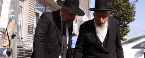 הגאון רבי שמעון בעדני שליט"א בדרכו לסמינר מעלות יעל