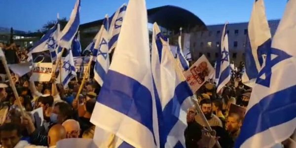 הפגנת ימין מול קריית הממשלה בירושלים. צילום יאיר לוי