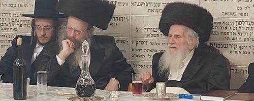 הגאון רבי מרדכי אויערבך במהלך חג הפסח