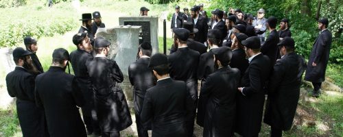 בקברי צדיקים באירופה