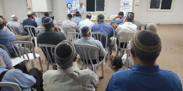 יו"ר נעם אבי מעוז בכנס מפלגתו בקרית ארבע