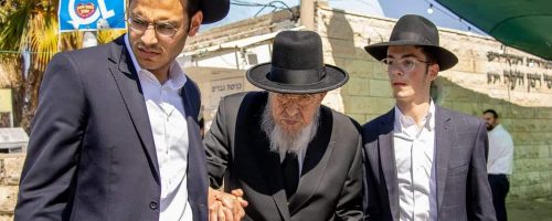 הגאון רבי ברוך מרדכי אזרחי שליט"א בציון רבי אבדימי דמן חיפה // צילום: שמואל שנקר