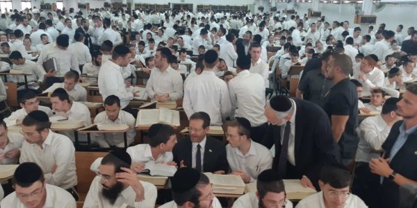 נשיא המדינה יצחק הרצוג בביקור בישיבת תורה בתפארתה // צילום: עיריית אלעד
