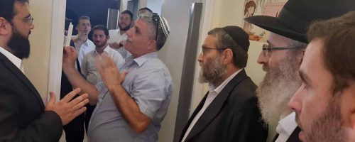 קביעת מזוזה לגן חדש בקרית מלאכי בהשתתפות ראש העיר וח"כ גפני