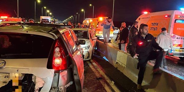 זירת התאונה בכביש 1. צילום: דוברות איחוד הצלה