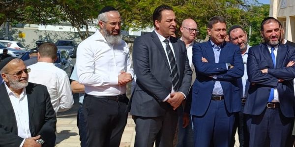 השר ארבל בטקס ההכרזה. צילום: משרד הפנים