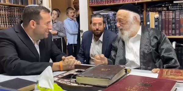 יוסי דגן בביקור במעונו של הגרב"ד פוברסקי