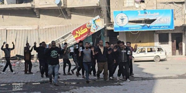 תיעוד מצפון הרצועה: עזתים נכנעים לידי צה"ל בג'באליה