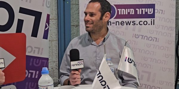 עו"ד אלדד רבינוביץ בקלפי הניידת של המחדש