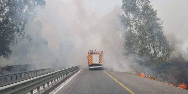 שריפה משתוללת במרחב קריית שמונה. צילום: כב"ה צפון