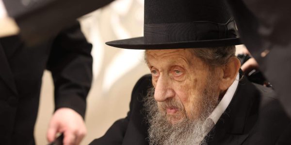 מרן הגר"ד לנדו. ללא קרדיט