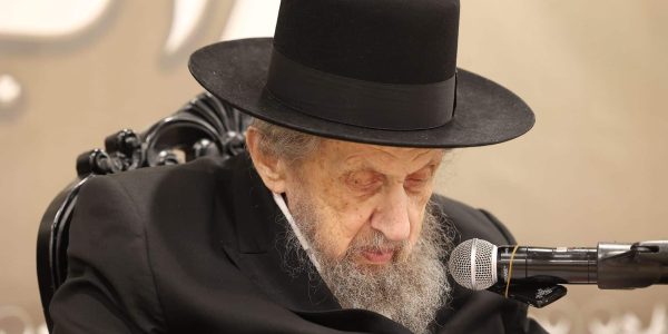 מרן ראש הישיבה הגר"ד לנדו. ללא קרדיט