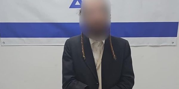 החרדי שתקף שוטרים על רקע דגל ישראל. צילום: דוברות המשטרה