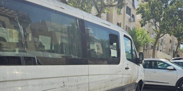 רכב ההסעות בו נשכח הפעוט. צילום: איחוד הצלה