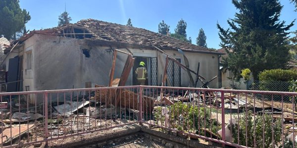בית שנפגע פגיעה ישירה מפגיעת רקטות של חיזבאללה. ארכיון צילום: כב"ה צפון