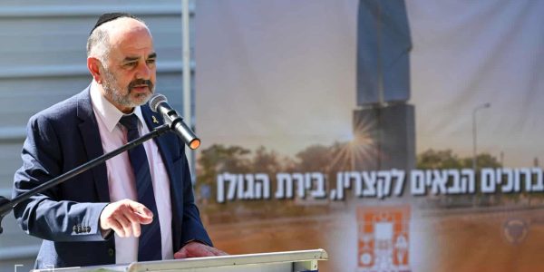 שר הרווחה יעקב מרגי בהנחת אבן הפינה.