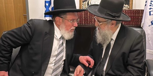 הג"ר קלמן בר בלשכת הראשון לציון הגר"ד יוסף. באדיבות המצלם