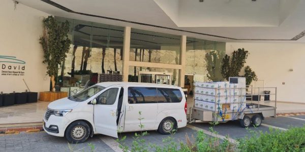 אחרוני חברי קיבוץ בארי עוזבים את המלונות בים המלח  צילום: באדיבות המצלם