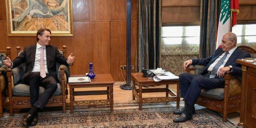 הוכשטיין עם נביה ברי, יו"ר הפרלמנט הלבנוני. צילום: לפי סעיף 27 א' לחוק זכויות יוצרים