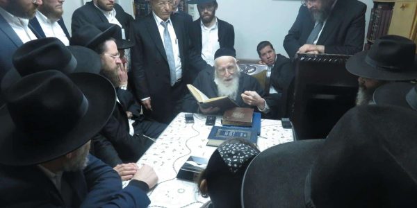הג"ר עזריאל אוירבך בכינוס שנערך בביתו. באדיבות המצלם