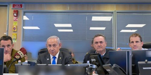 נתניהו וכ"ץ בבור חיל האוויר  צילום: קובי גדעון/לע"מ