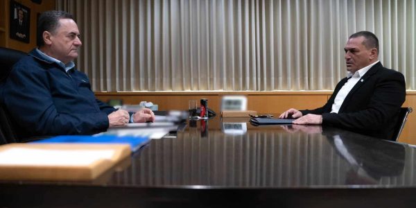 שר הביטחון ישראל כ"ץ עם הרמטכ"ל זמיר, לפני בחירתו. צילום: אריאל חרמוני/משהב"ט