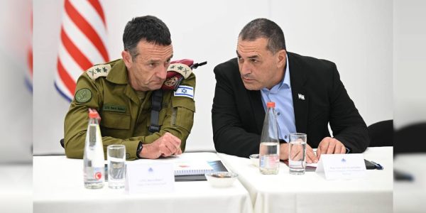 הרמטכ"ל אייל זמיר עם הרמטכ"ל לשעבר הרצי הלוי. צילום: דו"צ