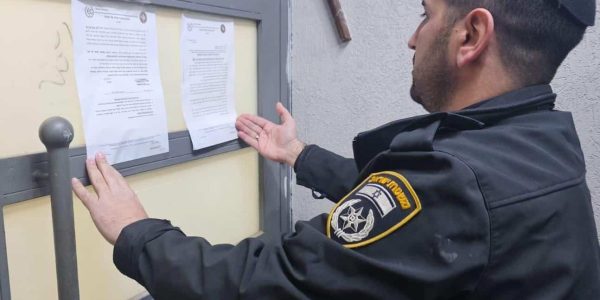 צו סגירה, על דלת אולמי 'היכלי מלכות'.צילום: דוברות המשטרה