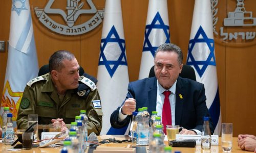 שר הביטחון ישראל כ"ץ עם הרמטכ"ל אייל זמיר. צילום: אריאל חרמוני/משהב"ט