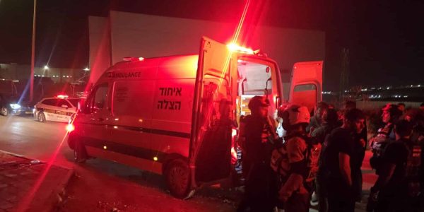 זירת הפיגוע סמוך לאריאל. צילום: איחוד הצלה