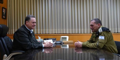 שר הביטחון ישראל כ"ץ והרמטכ"ל אייל זמיר. צילום: אריאל חרמוני, משרד הביטחון