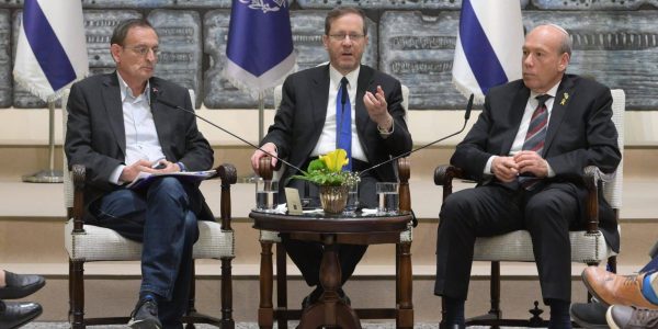 מבקר המדינה והנשיא  צילום: עמוס בן גרשום/לע"מ