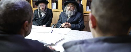 הרב אלעזר שטרן, מרא דראתא מירון במכירת החמץ לגוי בערב פסח
 צילום: דוד כהן/פלאש 90