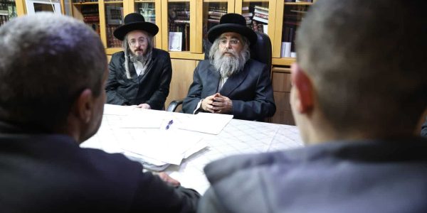 הרב אלעזר שטרן, מרא דראתא מירון במכירת החמץ לגוי בערב פסח
 צילום: דוד כהן/פלאש 90