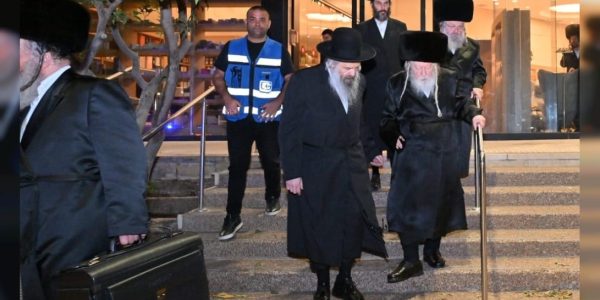 כ"ק האדמו"ר מגור יוצא למסע   צילום: יהושע פרוכטר