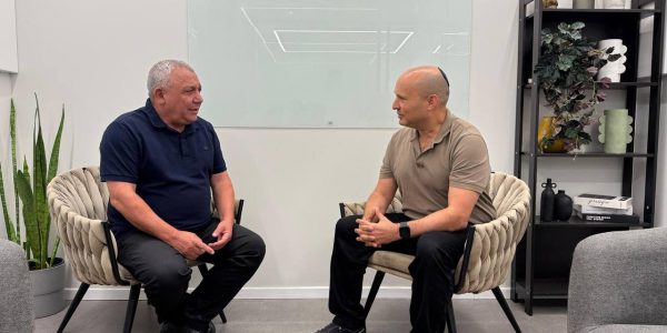 מי בראש. אייזנקוט ובנט במפגש משותף