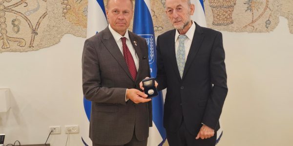 אורי מקלב עם שגריר ליטא
