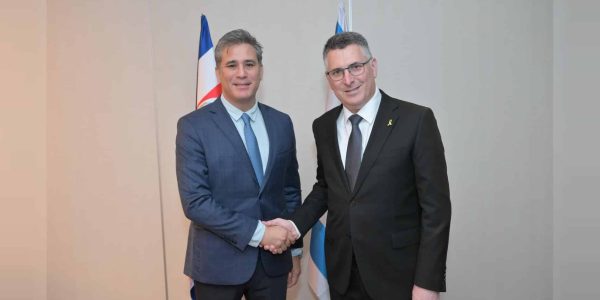 גדעון סער והשר מקוסטה ריקה   צילום: שלומי אמסלם