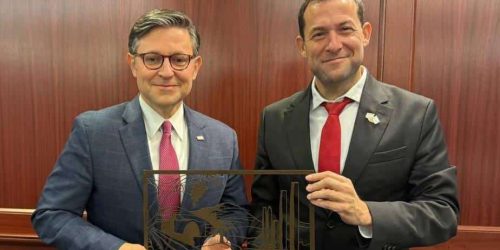 יוסי דגן ומייק ג'ונסון  צילום: מועצה אזורית שומרון