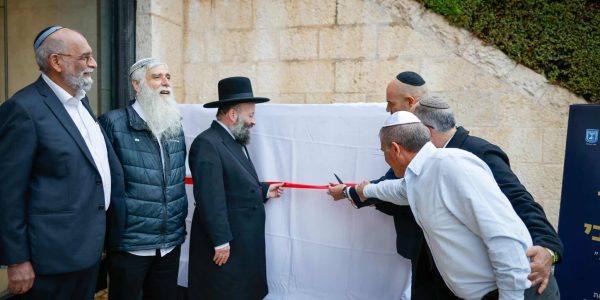 מחזירים את האבן  צילום: נועם מושקוביץ/דוברות הכנסת