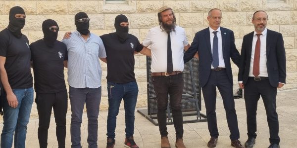 עורכי הדין מחוננו עם לוחמי כח מאה. קרדיט: ארגון חוננו.