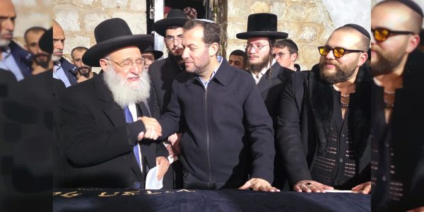 הגאון הרב אלבז בקבר יוסף