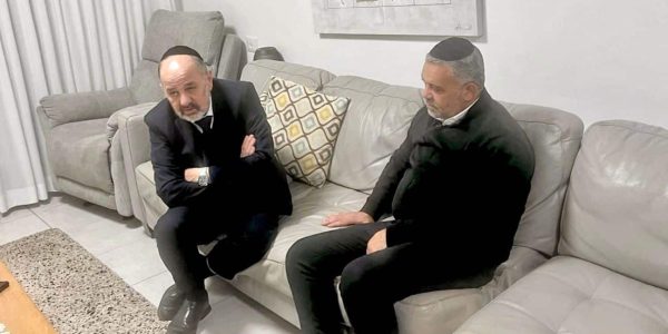 ח"כ מרגעי עם אביו של התלמיד שנעצר על ידי המשטרה הצבאית